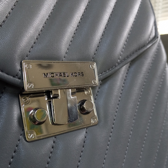 MICHAEL KORS Rose Medium Backpack - Picture 10 of 12